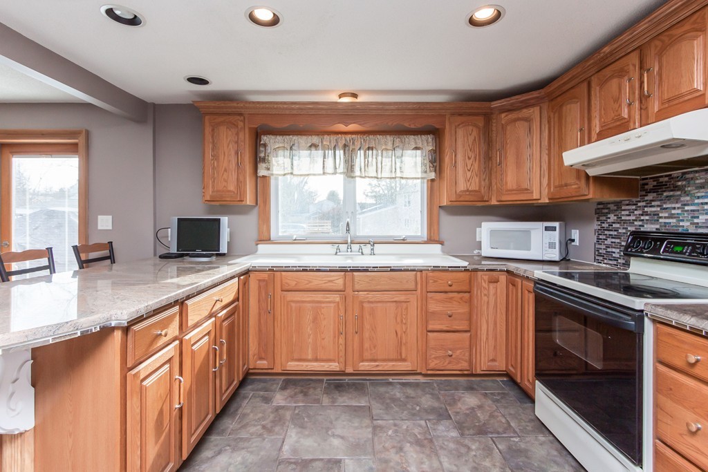 1671 Wilbraham Road Springfield, MA 01119 - Photo 2 of 30