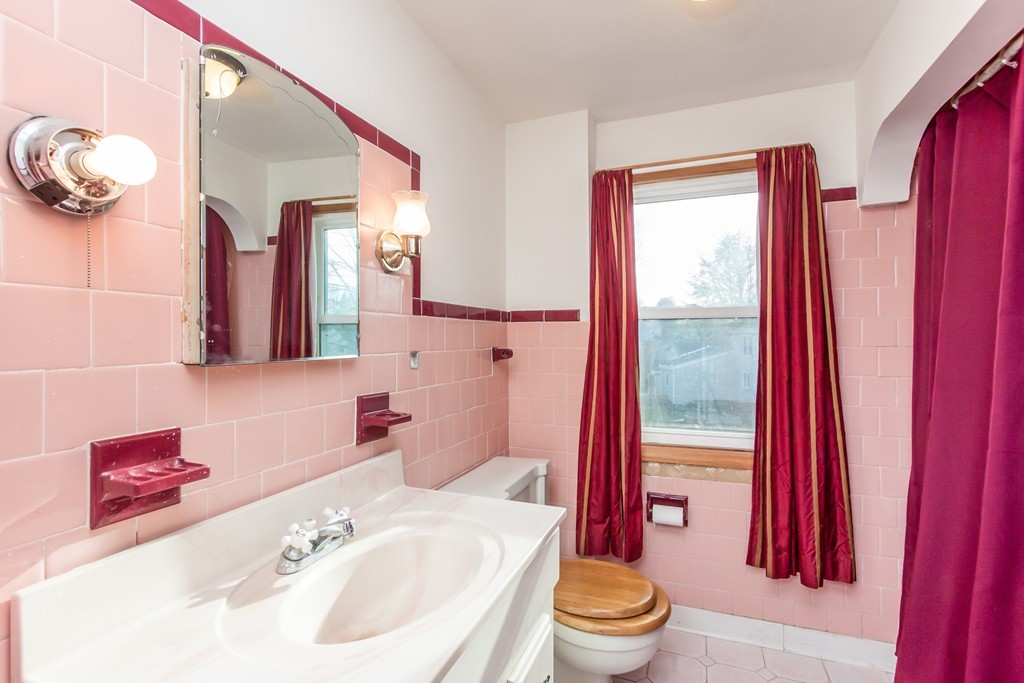 1671 Wilbraham Road Springfield, MA 01119 - Photo 22 of 30