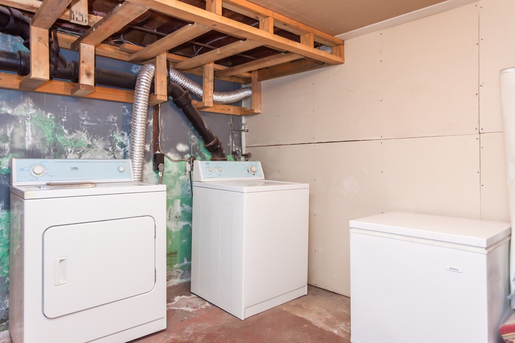 1671 Wilbraham Road Springfield, MA 01119 - Photo 26 of 30