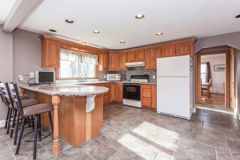 1671 Wilbraham Road Springfield, MA 01119 - Photo 4 of 30