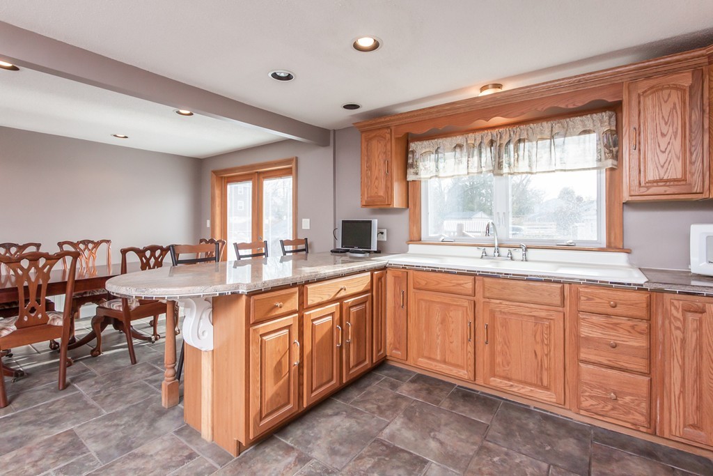 1671 Wilbraham Road Springfield, MA 01119 - Photo 5 of 30