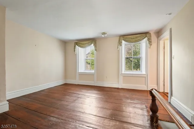 $685,000 | 19 East Mill Road, Long Valley, NJ 07853