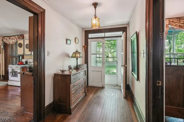 $685,000 | 19 East Mill Road, Long Valley, NJ 07853