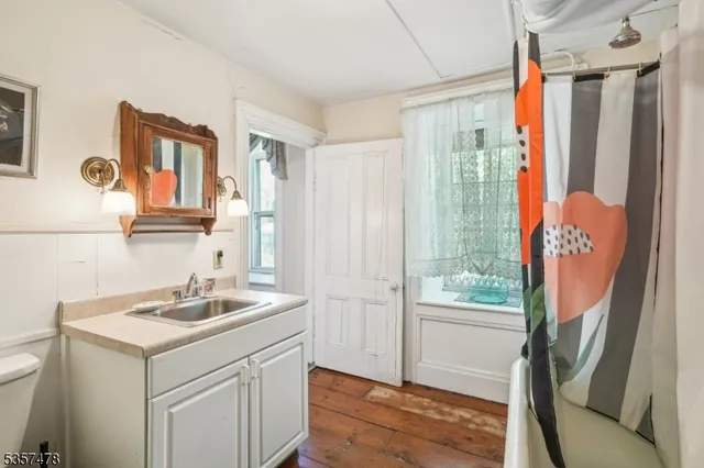 $685,000 | 19 East Mill Road, Long Valley, NJ 07853