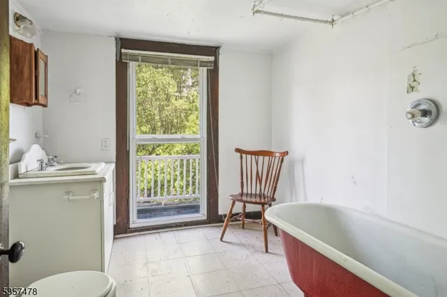 $685,000 | 19 East Mill Road, Long Valley, NJ 07853