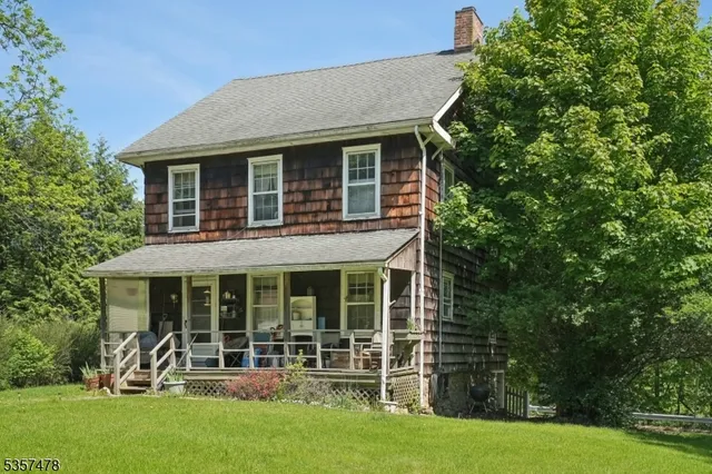 $685,000 | 19 East Mill Road, Long Valley, NJ 07853