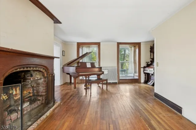 $685,000 | 19 East Mill Road, Long Valley, NJ 07853