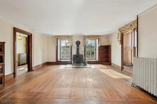 $685,000 | 19 East Mill Road, Long Valley, NJ 07853