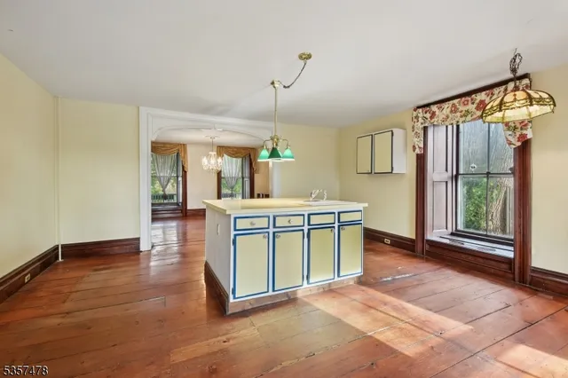 $685,000 | 19 East Mill Road, Long Valley, NJ 07853