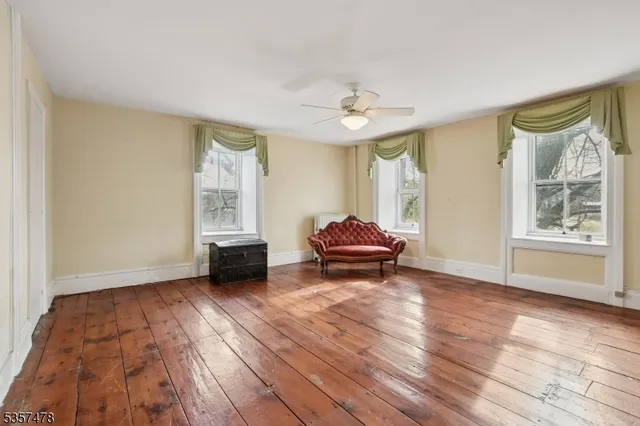 $685,000 | 19 East Mill Road, Long Valley, NJ 07853