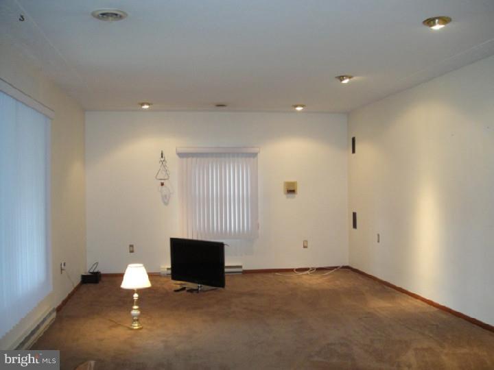 970 County Line Road Philadelphia, PA 19116 - Photo 7 of 23 Living Room
