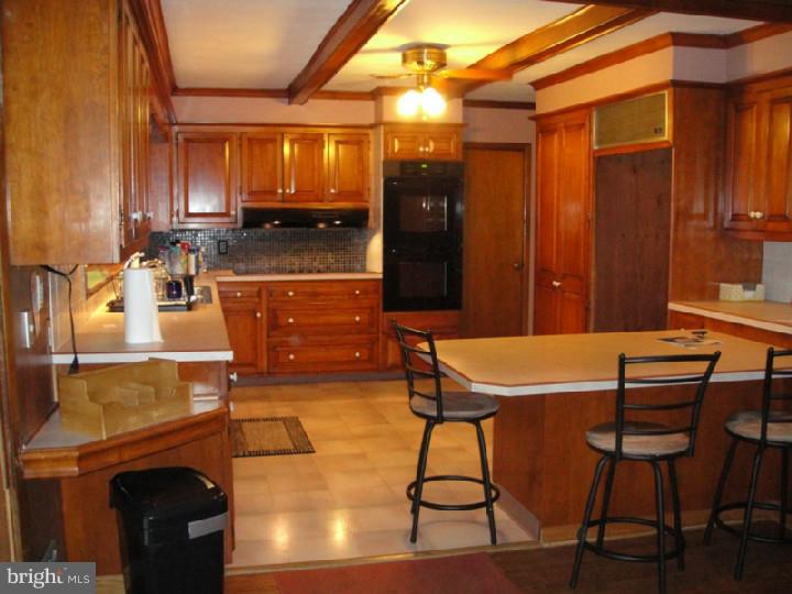 970 County Line Road Philadelphia, PA 19116 - Photo 8 of 23 Kitchen