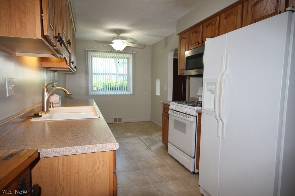 10610 Windham Road Parma, OH 44130 - Photo 8 of 25