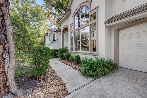 $559,000 | 22 South Greywing Place, The Woodlands, TX 77382