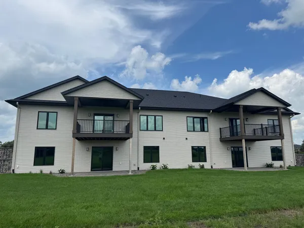 $886,900 | 2330 West 9th Street, Albert Lea, MN 56007