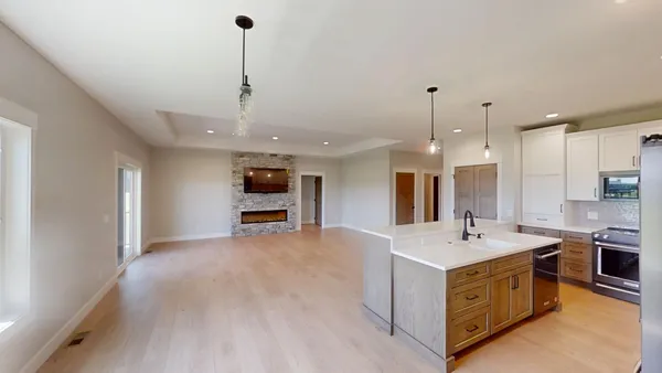 $886,900 | 2330 West 9th Street, Albert Lea, MN 56007