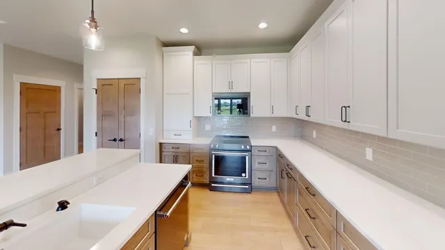 $886,900 | 2330 West 9th Street, Albert Lea, MN 56007