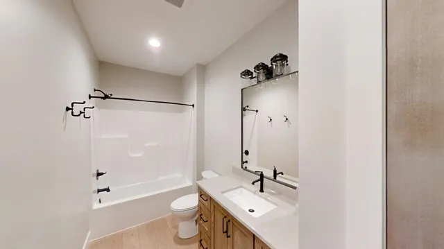 $886,900 | 2330 West 9th Street, Albert Lea, MN 56007