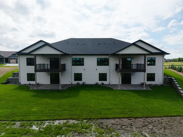 $886,900 | 2330 West 9th Street, Albert Lea, MN 56007