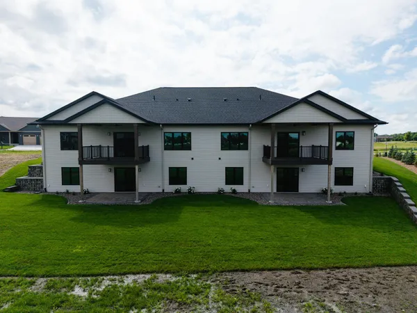 $886,900 | 2330 West 9th Street, Albert Lea, MN 56007