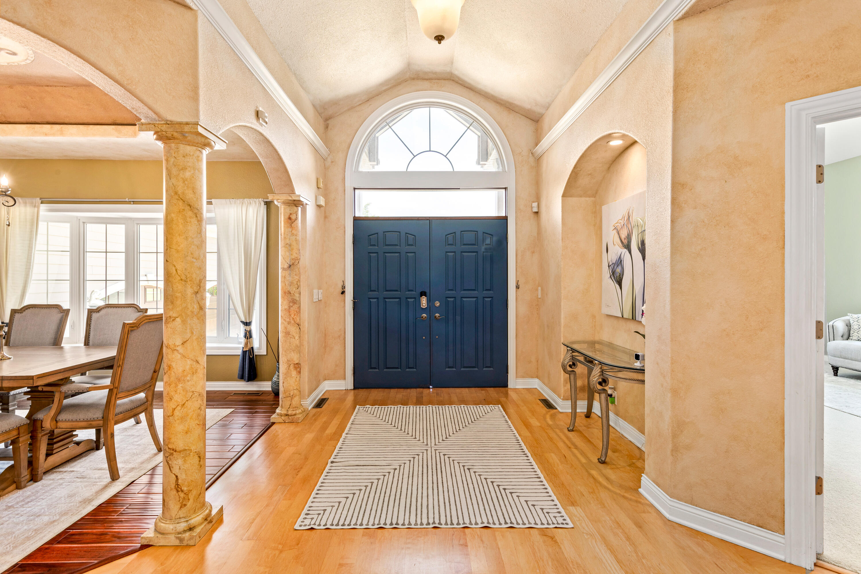 W251S5204 Poppy Fields Road Waukesha, WI 53189 - Photo 11 of 70 GRAND ENTRYWAY