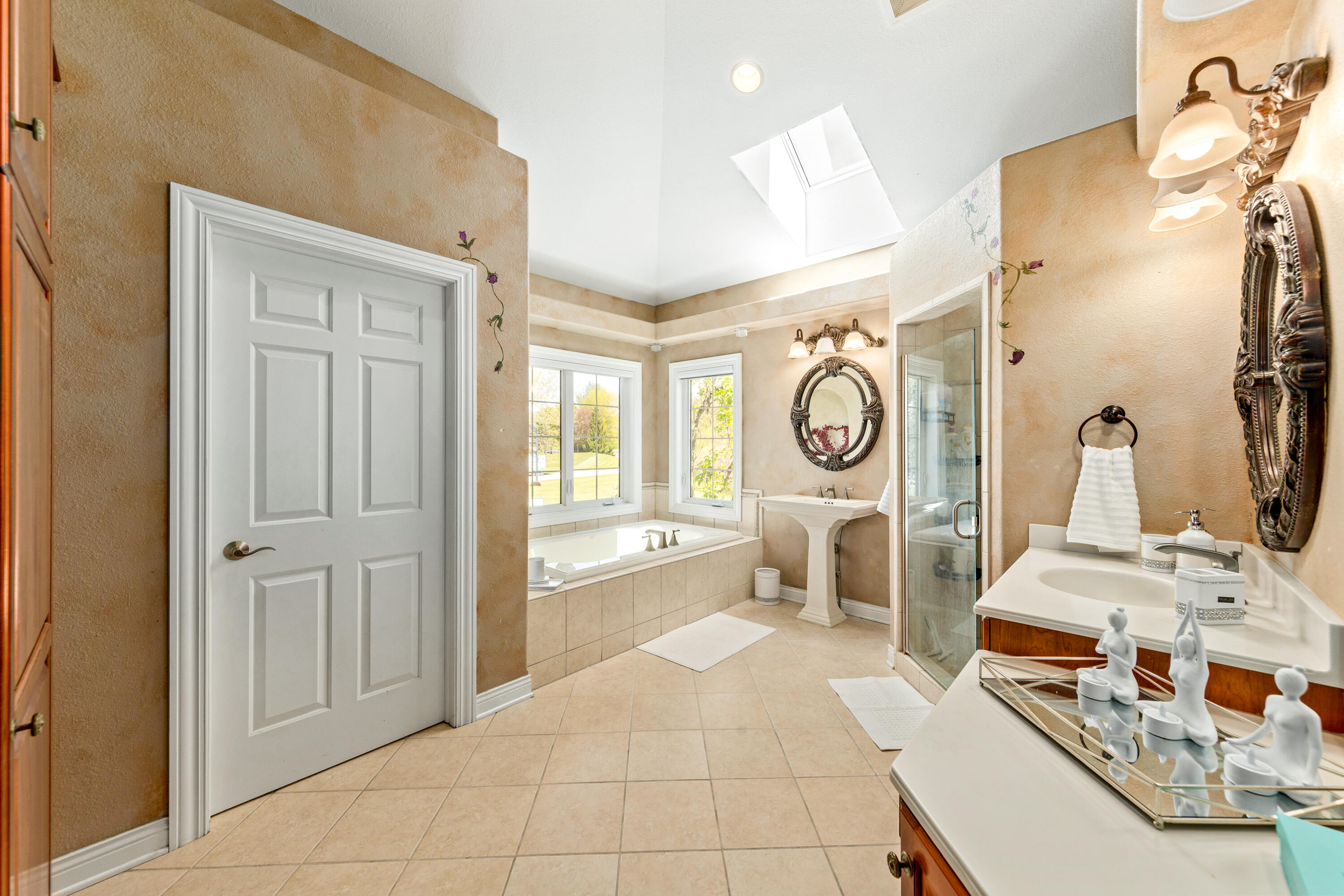 W251S5204 Poppy Fields Road Waukesha, WI 53189 - Photo 32 of 70 MASTER BATHRM ENSUITE