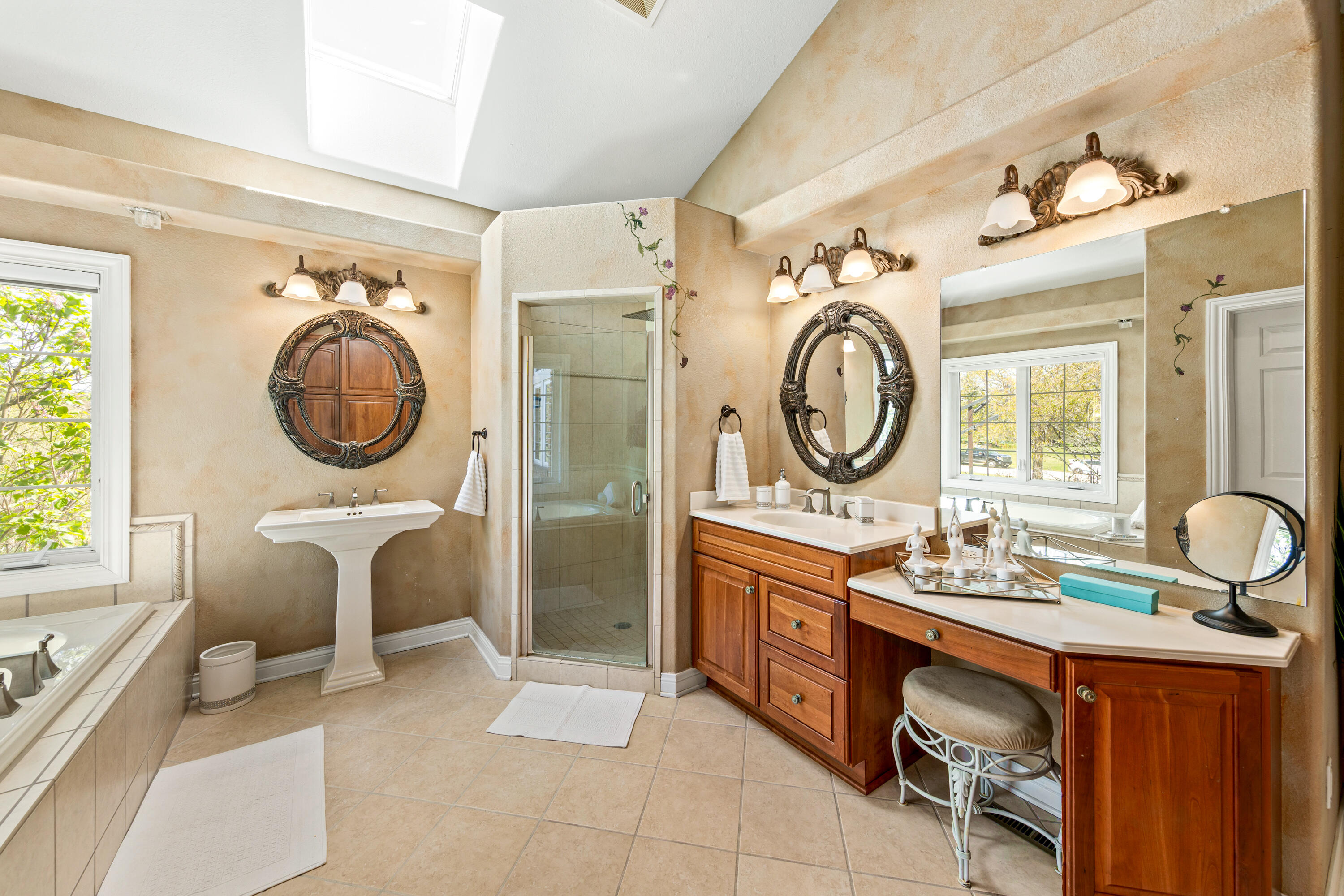 W251S5204 Poppy Fields Road Waukesha, WI 53189 - Photo 33 of 70 MASTER BATH ENSUITE