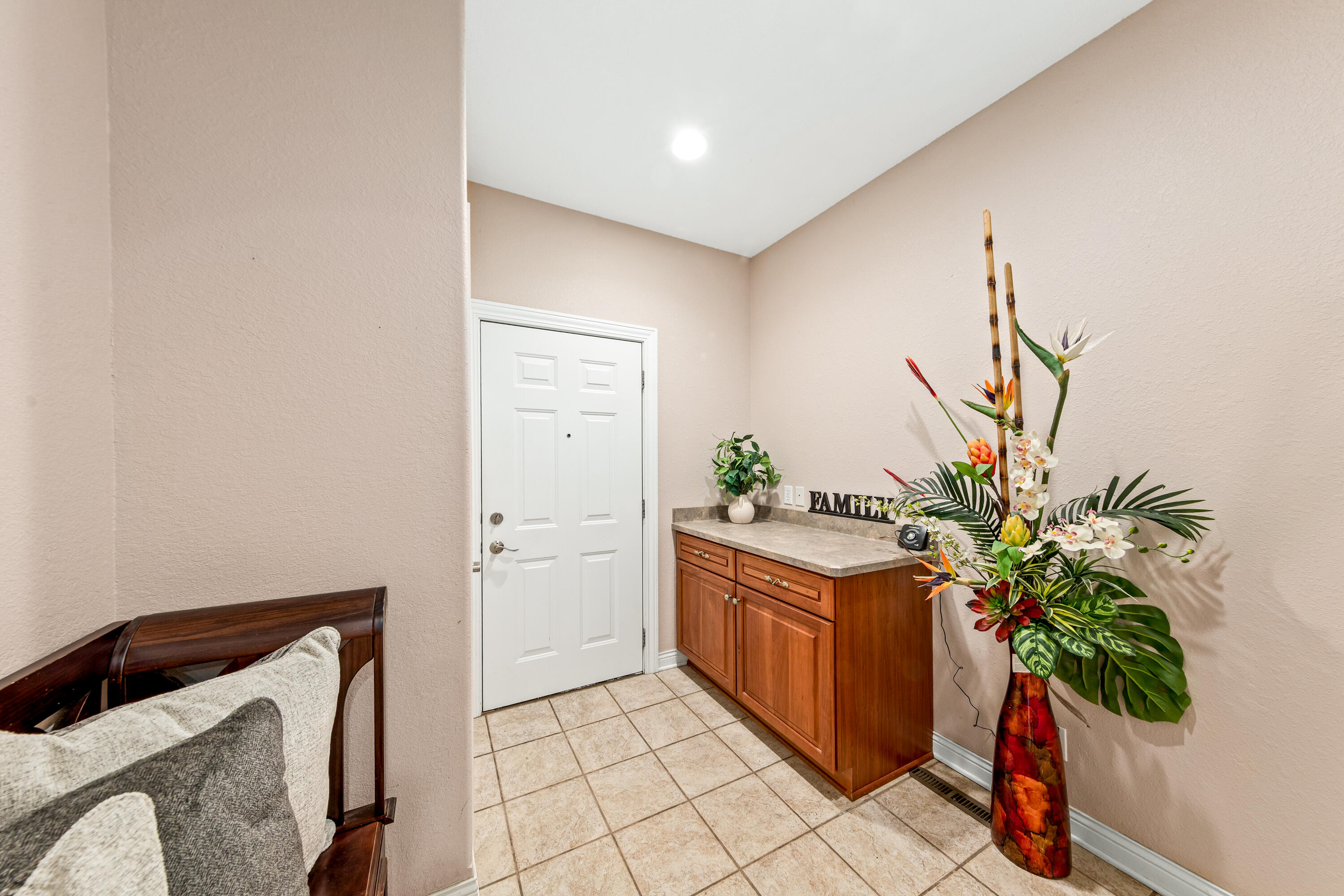 W251S5204 Poppy Fields Road Waukesha, WI 53189 - Photo 43 of 70 MUD ROOM