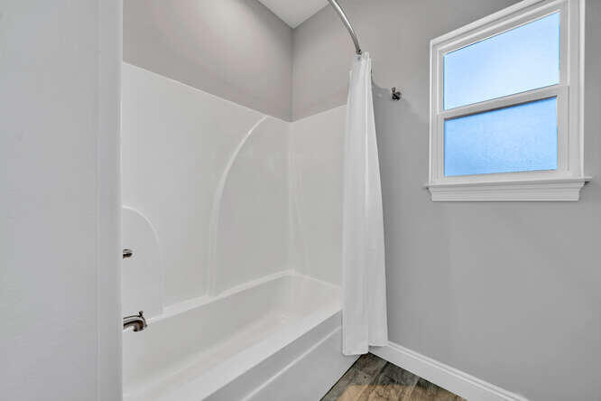 2247 Wind Trace Road North Navarre, FL 32566 - Photo 26 of 34 2247 Wind Trace_ Hall Bathroom