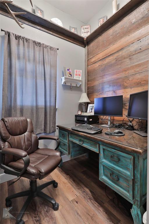 125 Wallace Court Tuscola, TX 79562 - Photo 21 of 40 a living room with furniture and a rug