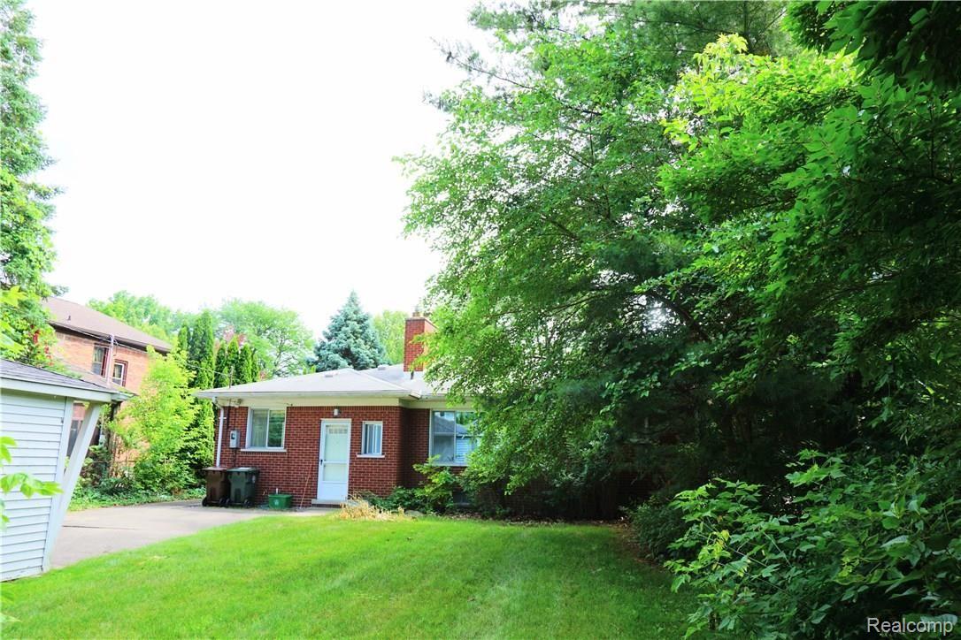 902 Hampton Road Grosse Pointe, MI 48236 - Photo 6 of 47 DSC00274.jpg