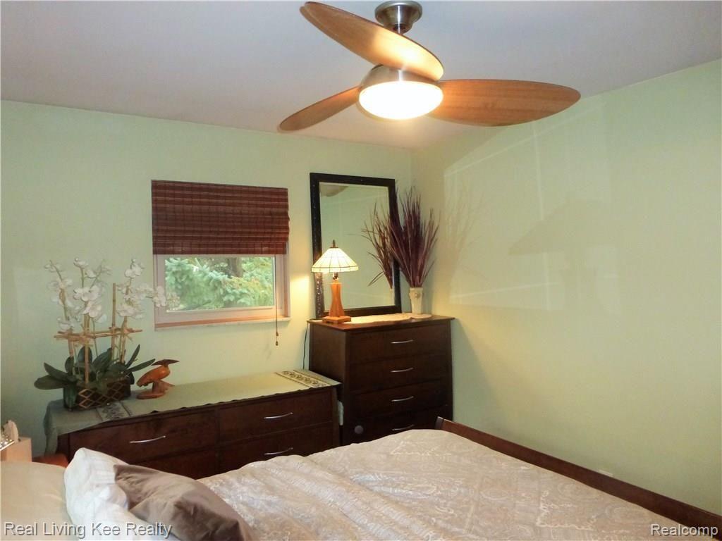 54151 County Line Road New Baltimore, MI 48047 - Photo 20 of 44