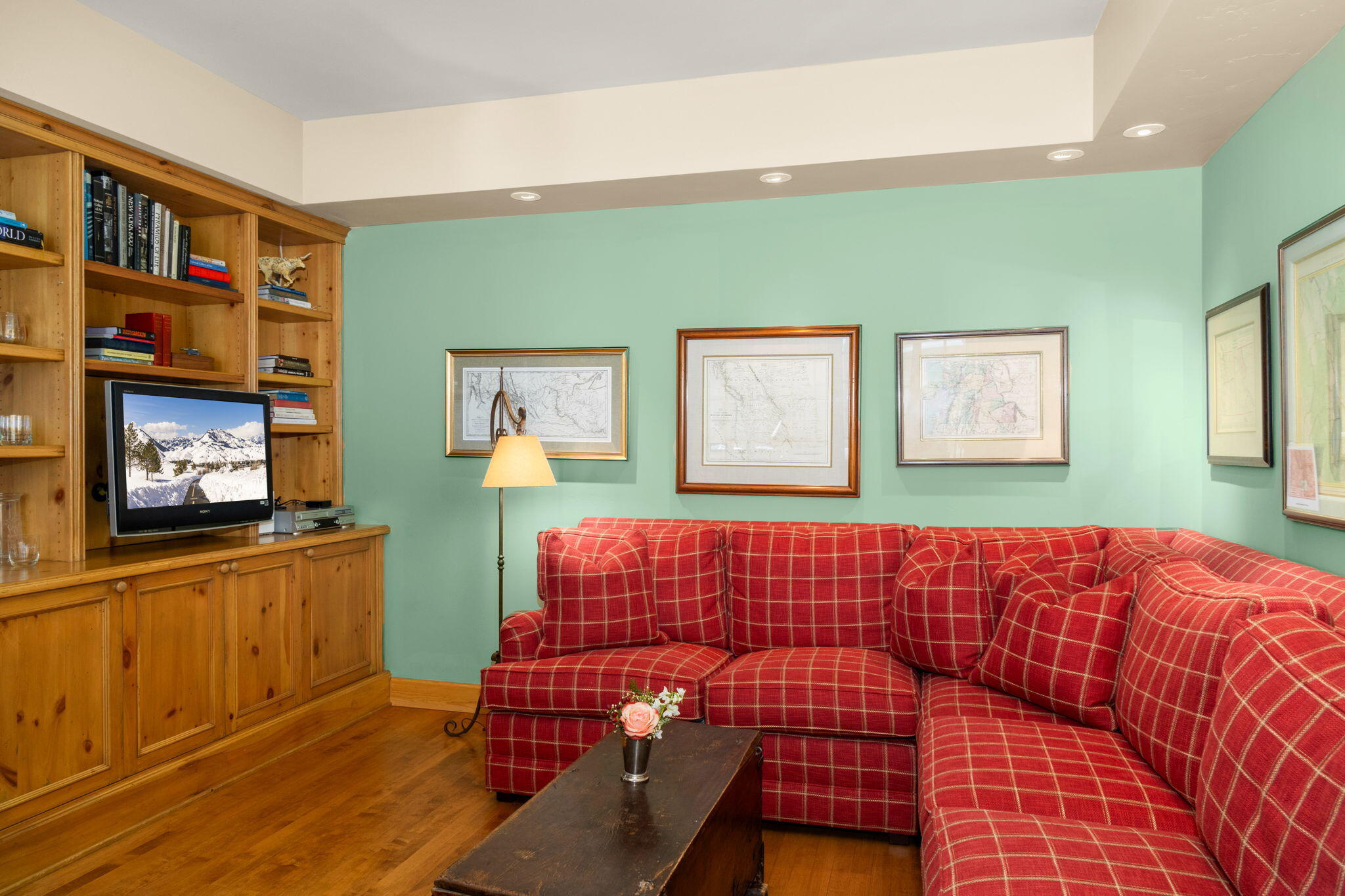 3120 Warm Springs Road, Unit B Ketchum, ID 83340 - Photo 8 of 36 Charming kitchen TV nook