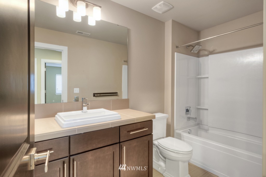 20513 Richmond Road, Unit 11 Bothell, WA 98012 - Photo 9 of 15