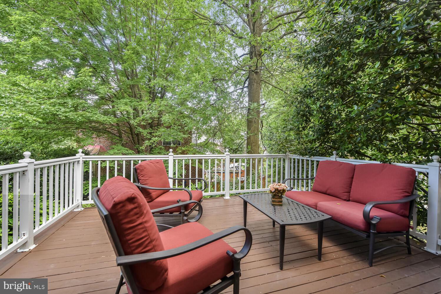 11431 Heritage Commons Way Reston, VA 20194 - Photo 7 of 43 Walk out to private deck and large end-unit lot