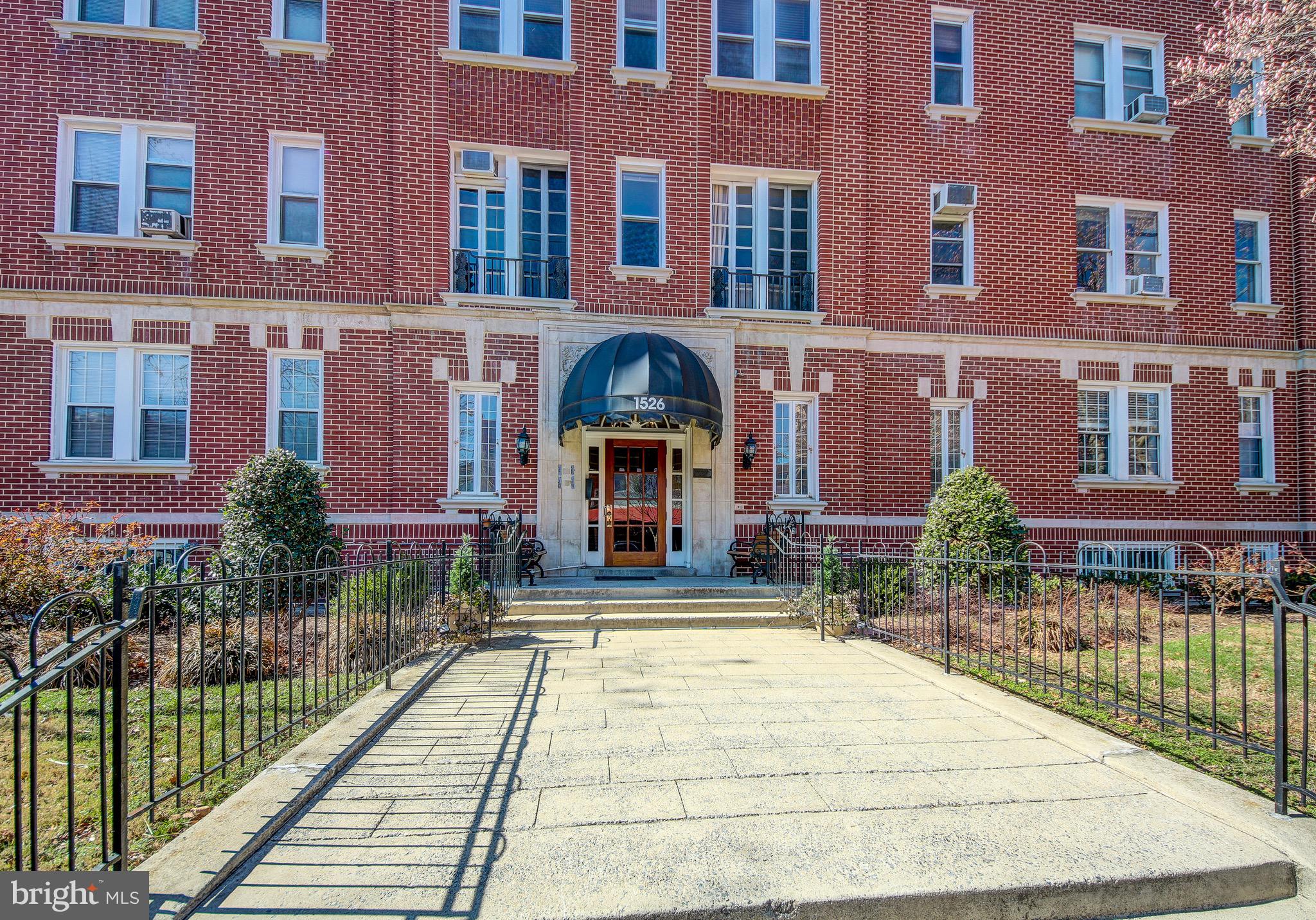 1526 17th Street Northwest, Unit 207 Washington, DC 20036 - Photo 17 of 49 a front view of a building with a garden