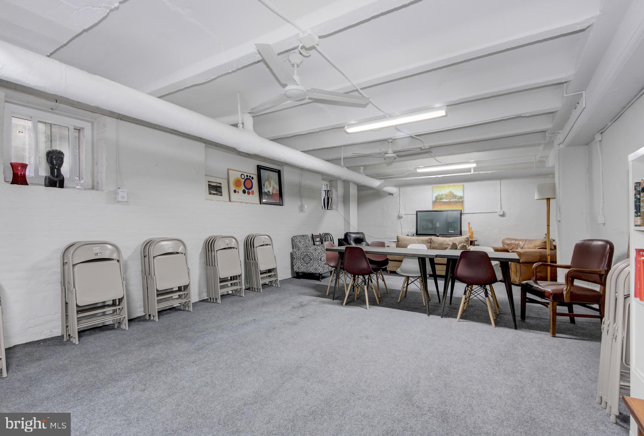 1526 17th Street Northwest, Unit 207 Washington, DC 20036 - Photo 20 of 49 a living room with lots of furniture