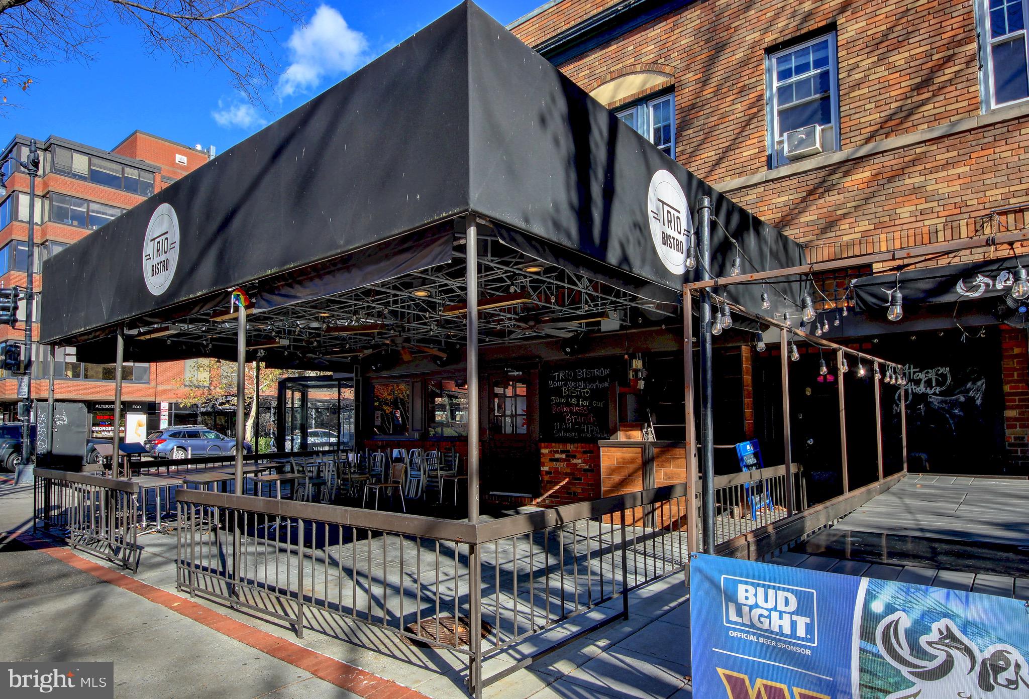 1526 17th Street Northwest, Unit 207 Washington, DC 20036 - Photo 28 of 49 a view of a chairs and tables in the patio