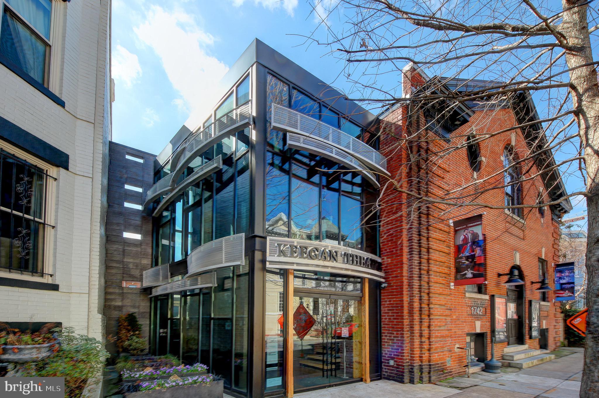 1526 17th Street Northwest, Unit 207 Washington, DC 20036 - Photo 46 of 49 a view of a building with traffic signal lights