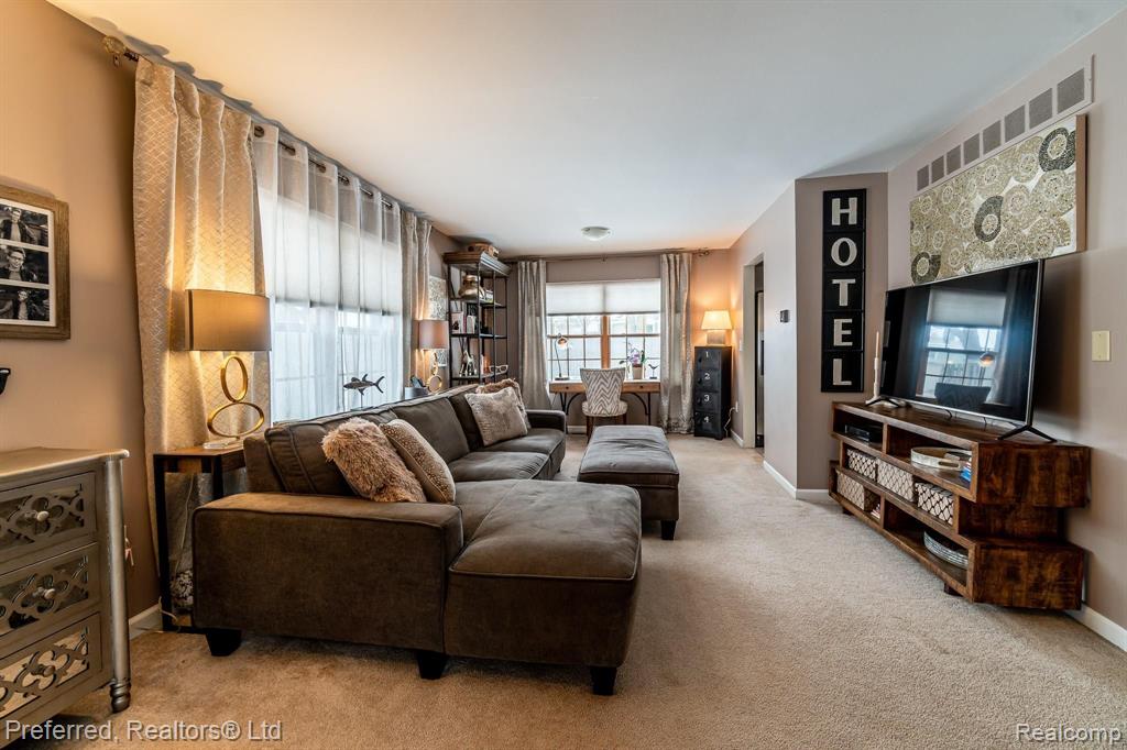 22514 Winfield Road Novi, MI 48375 - Photo 8 of 39