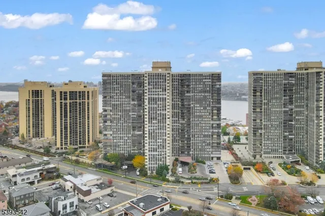 $549,000 | 300 Winston Drive, Unit 1601, Cliffside Park, NJ 07010