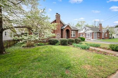a view of a yard in front of a house
