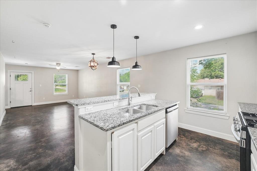 501 East Day Street Denison, TX 75021 - Photo 7 of 28