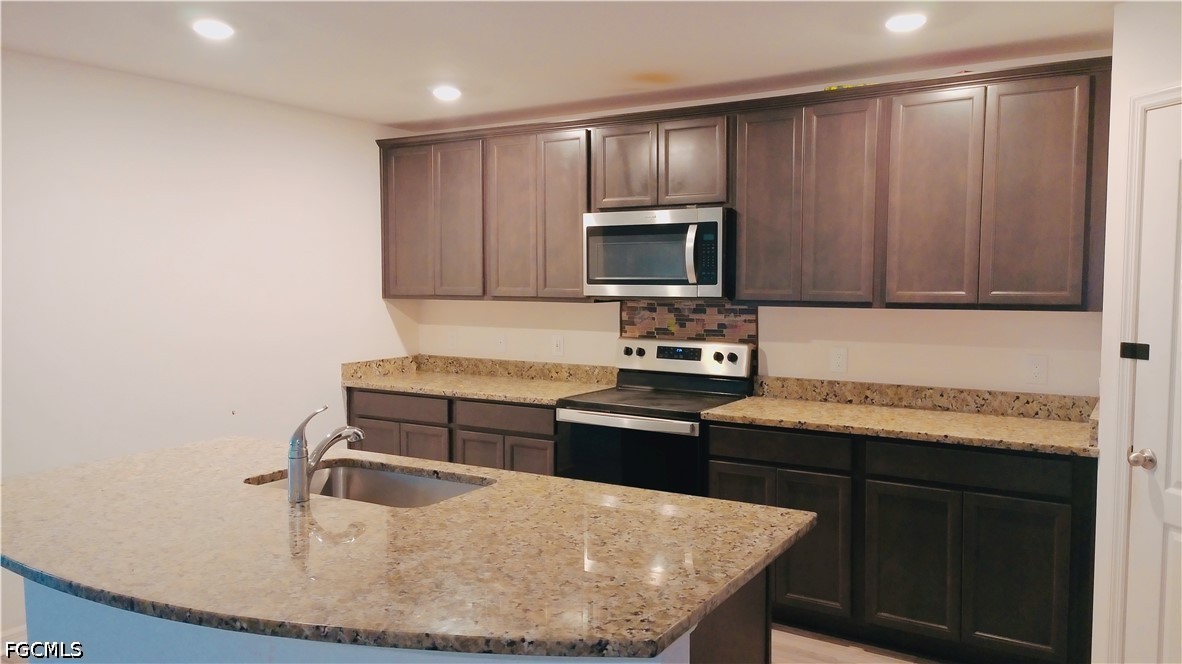244 Loadstar Street Fort Myers, FL 33913 - Photo 6 of 46
