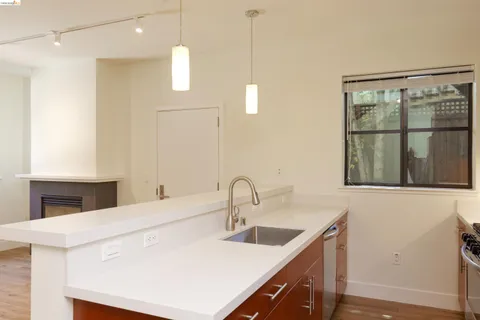$595,000 | 1565 32nd Street, Unit 4, Oakland, CA 94608