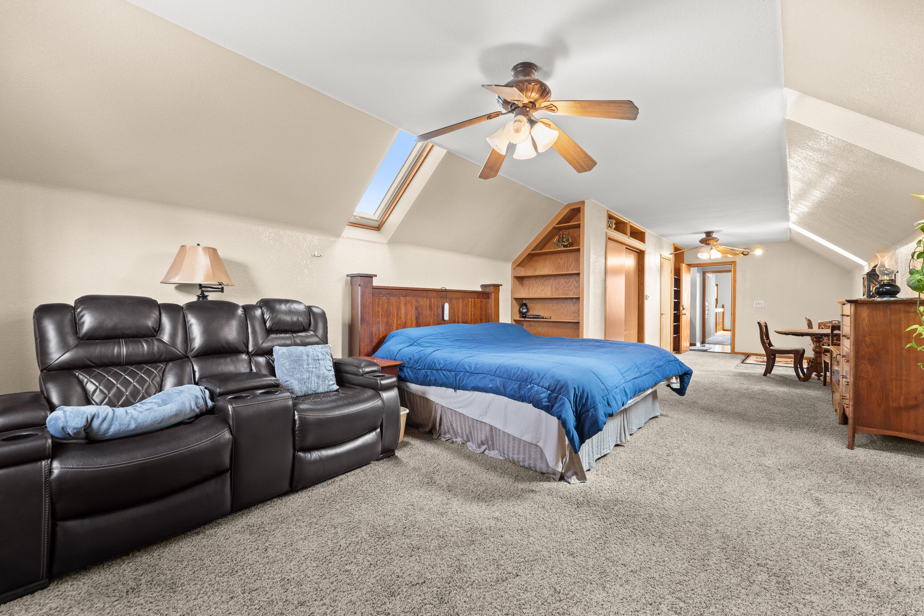 7293 Aurora Road Addison, WI 53090 - Photo 61 of 95 skylights in primary