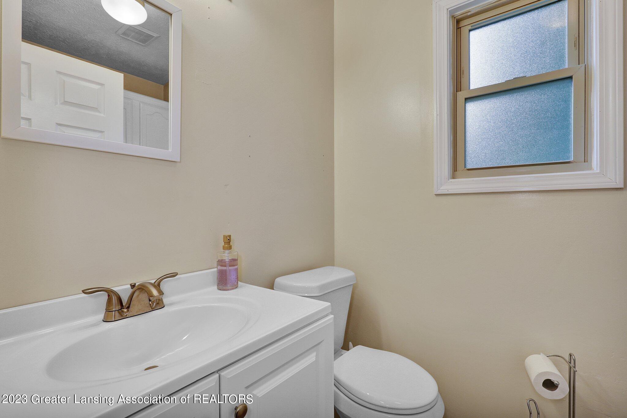 5930 Horstmeyer Road Lansing, MI 48911 - Photo 20 of 31 18-web-or-mls-Open Ended Media-18