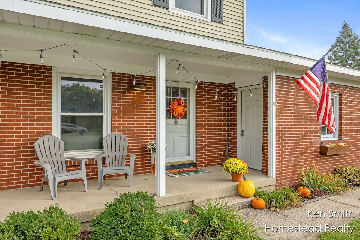 2323 Rosewood Street Jenison, MI 49428 - Photo 3 of 28 wFPygXVy