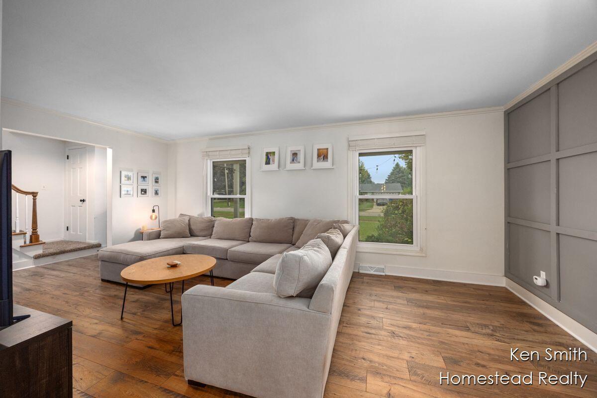 2323 Rosewood Street Jenison, MI 49428 - Photo 5 of 28 YLMDvi1w