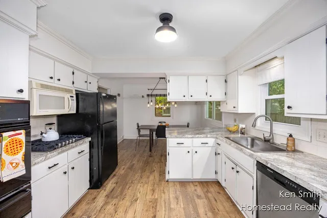 $360,000 | 2323 Rosewood Street, Jenison, MI 49428